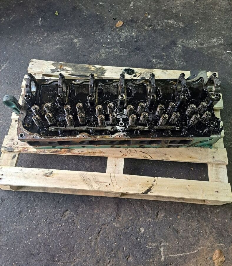 Volvo GŁOWICA SILNIKA ZAWORAMI FM 9 D9 D11C 20464480 - Cabeça do motor por Camião: foto 4 Volvo GŁOWICA SILNIKA ZAWORAMI FM 9 D9 D11C 20464480 - Cabeça do motor por Camião: foto 4