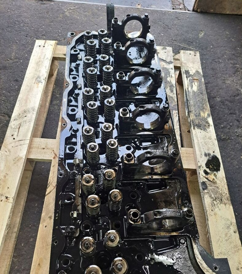 Volvo GŁOWICA SILNIKA ZAWORAMI FM 9 D9 D11C 20464480 - Cabeça do motor por Camião: foto 1 Volvo GŁOWICA SILNIKA ZAWORAMI FM 9 D9 D11C 20464480 - Cabeça do motor por Camião: foto 1