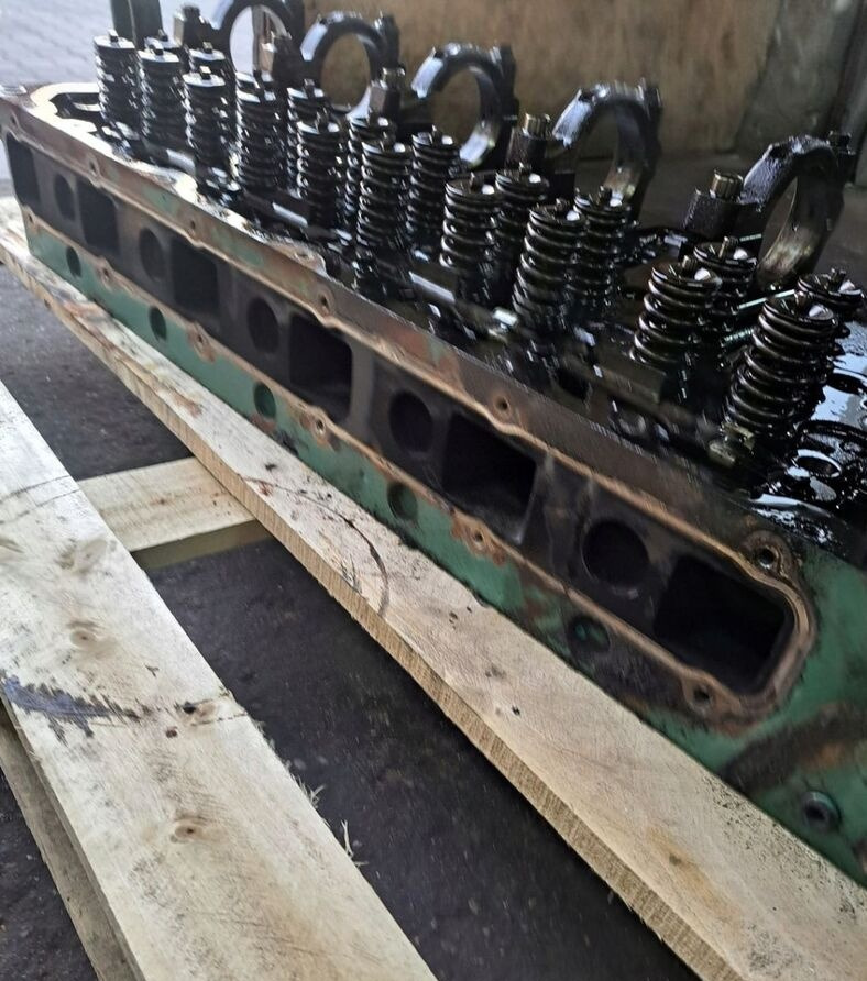 Volvo GŁOWICA SILNIKA ZAWORAMI FM 9 D9 D11C 20464480 - Cabeça do motor por Camião: foto 3 Volvo GŁOWICA SILNIKA ZAWORAMI FM 9 D9 D11C 20464480 - Cabeça do motor por Camião: foto 3
