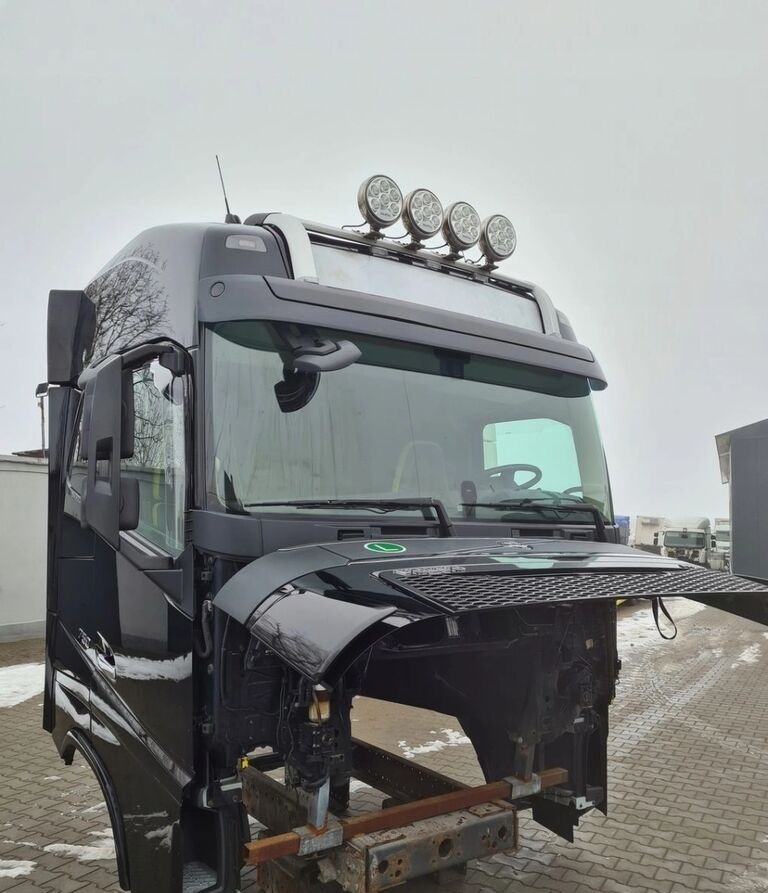 Volvo KOMPLETNA FH 16 750 EURO 6 GLOBETROTTER 2018 ROK Volvo VOLVO FH 16 750 EURO 6 GLOBETROTTER 2018 ROK - Cabine por Camião: foto 2 Volvo KOMPLETNA FH 16 750 EURO 6 GLOBETROTTER 2018 ROK Volvo VOLVO FH 16 750 EURO 6 GLOBETROTTER 2018 ROK - Cabine por Camião: foto 2