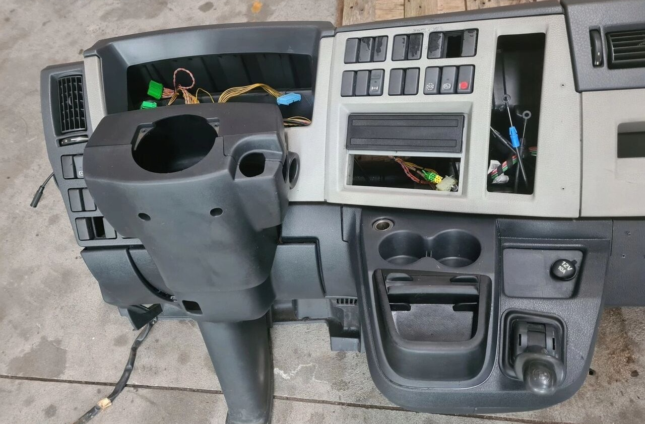 Painel de instrumentos por Camião Volvo KONSOLA PRZEKŁADKA ANGLIKA FL EURO 5   Volvo ANGLIKA VOLVO FL EURO 5: foto 7