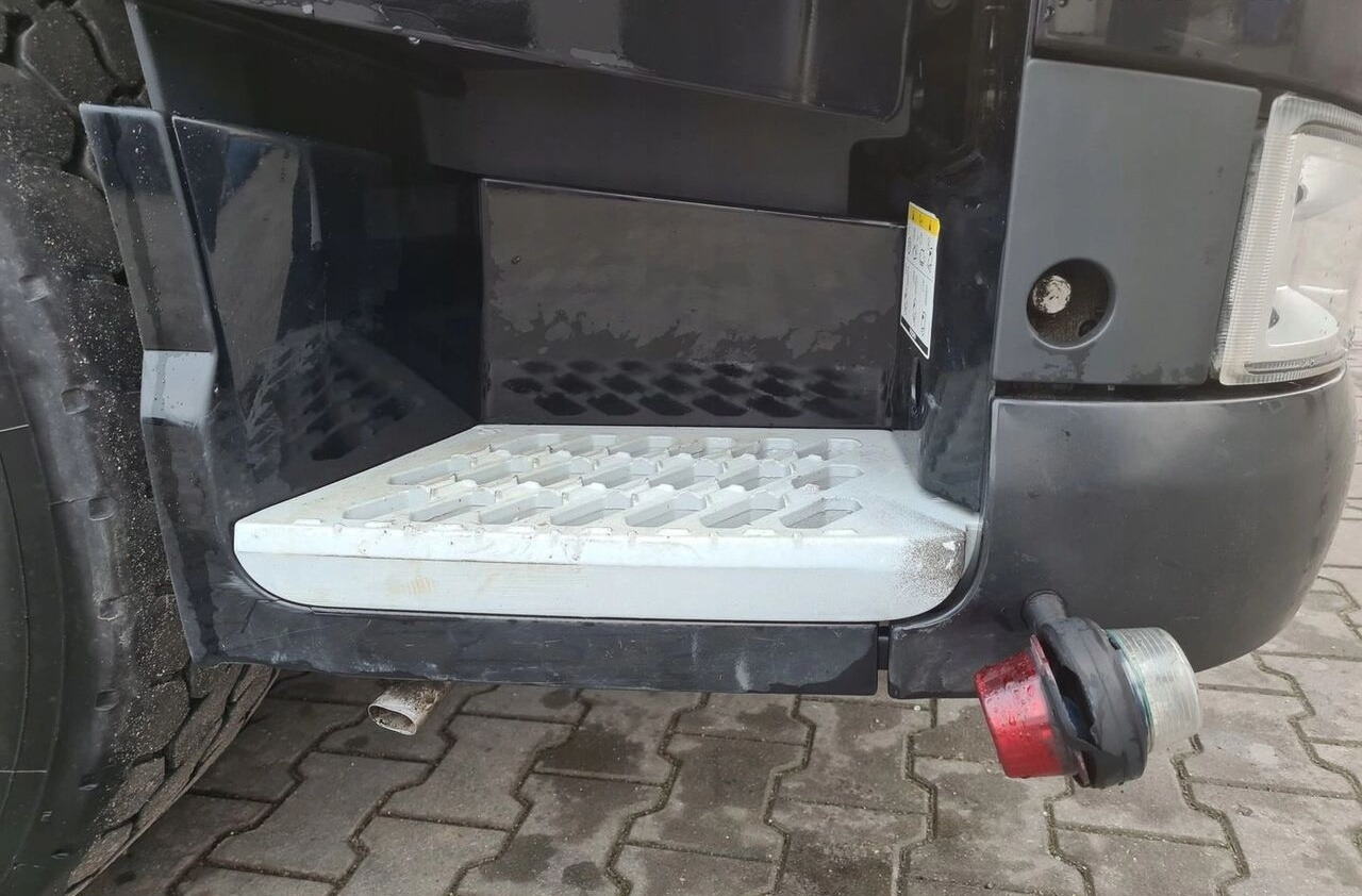 Volvo XENON ATRAPA GRILL FH 4 FH 16 EURO 6 Volvo XENON ATRAPA GRILL ZDERZAK VOLVO FH 4 FH 16 EURO 6 - Para-choque por Camião: foto 5 Volvo XENON ATRAPA GRILL FH 4 FH 16 EURO 6 Volvo XENON ATRAPA GRILL ZDERZAK VOLVO FH 4 FH 16 EURO 6 - Para-choque por Camião: foto 5