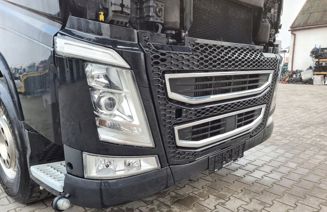 Volvo XENON ATRAPA GRILL FH 4 FH 16 EURO 6 Volvo XENON ATRAPA GRILL ZDERZAK VOLVO FH 4 FH 16 EURO 6 - Para-choque por Camião: foto 1 Volvo XENON ATRAPA GRILL FH 4 FH 16 EURO 6 Volvo XENON ATRAPA GRILL ZDERZAK VOLVO FH 4 FH 16 EURO 6 - Para-choque por Camião: foto 1