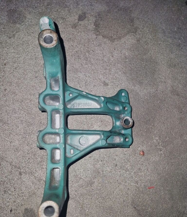 WSPORNIK ŁAPA MOCOWANIE PODSTAWA VOLVO FH 16 D16K 21938087 Volvo FH 16 D16K 21938087 Volvo VOLVO FH 16 D16K 21938087 - Carroceria e exterior por Camião: foto 3 WSPORNIK ŁAPA MOCOWANIE PODSTAWA VOLVO FH 16 D16K 21938087 Volvo FH 16 D16K 21938087 Volvo VOLVO FH 16 D16K 21938087 - Carroceria e exterior por Camião: foto 3