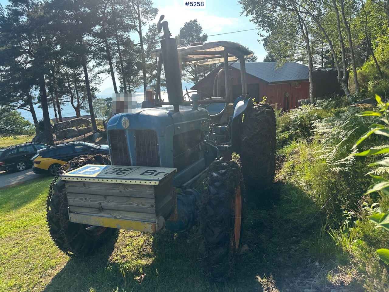 1963 Fordson Major 4x4 with splitter gearbox, Ako winch, and tire chains. SEE VIDEO. - Trator: foto 5 1963 Fordson Major 4x4 with splitter gearbox, Ako winch, and tire chains. SEE VIDEO. - Trator: foto 5