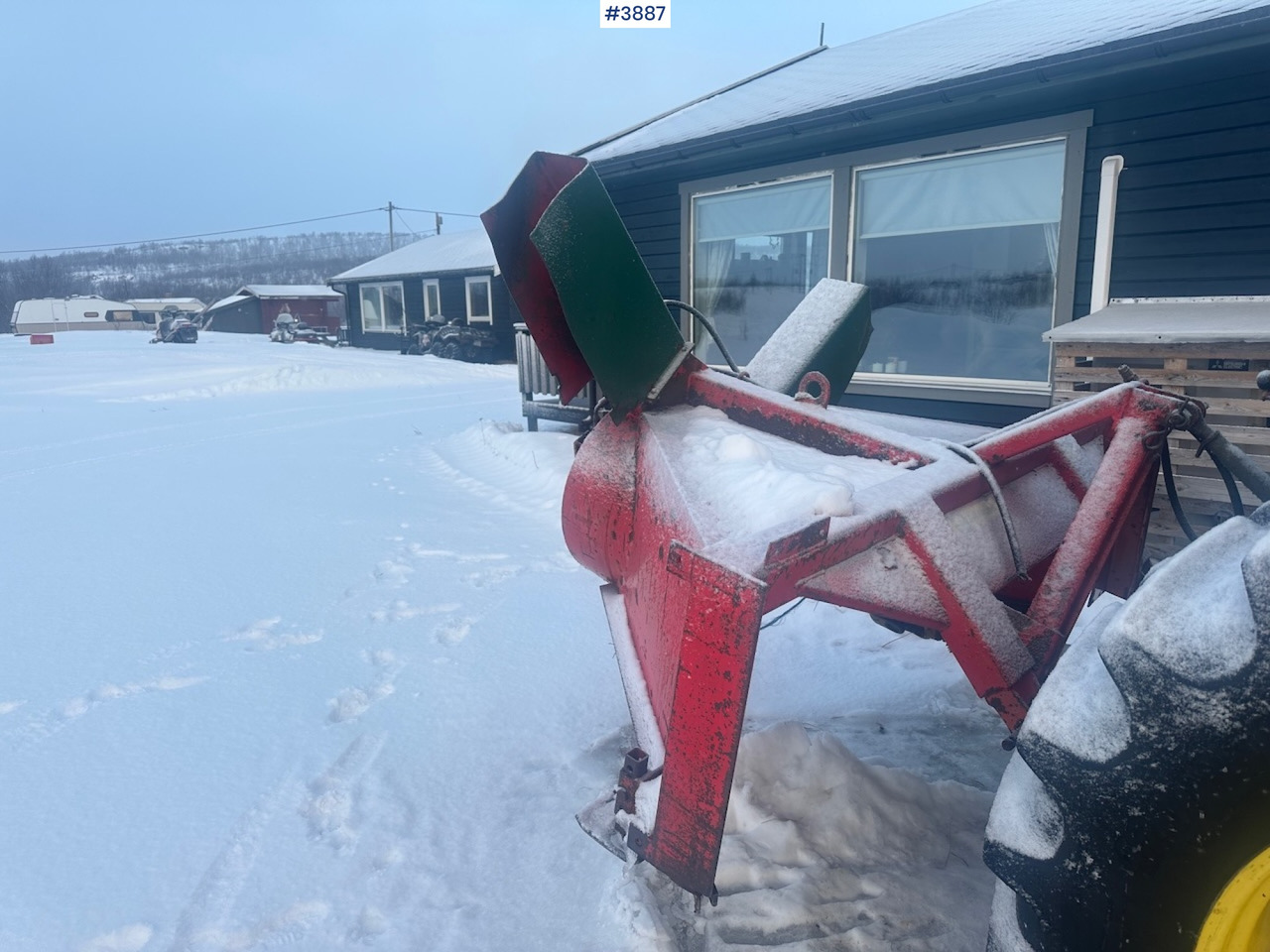 Leasing de  1987 John Deere Power Synchron 2450 4x4 w/ Quicke 4300 front loader, snow blower and gravel bucket. WATCH VIDEO. 1987 John Deere Power Synchron 2450 4x4 w/ Quicke 4300 front loader, snow blower and gravel bucket. WATCH VIDEO.: foto 17