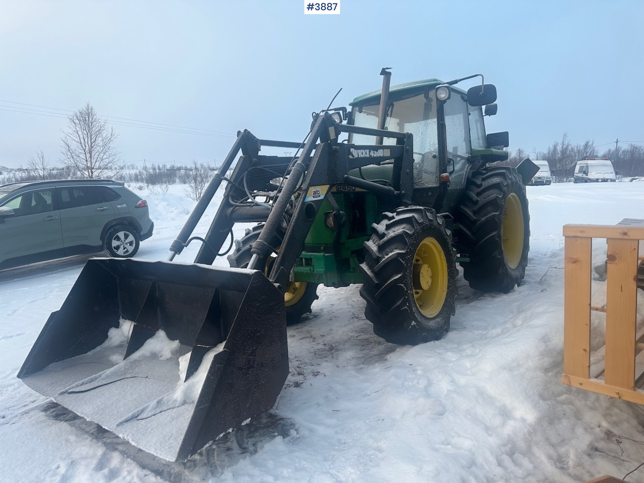 Leasing de  1987 John Deere Power Synchron 2450 4x4 w/ Quicke 4300 front loader, snow blower and gravel bucket. WATCH VIDEO. 1987 John Deere Power Synchron 2450 4x4 w/ Quicke 4300 front loader, snow blower and gravel bucket. WATCH VIDEO.: foto 6