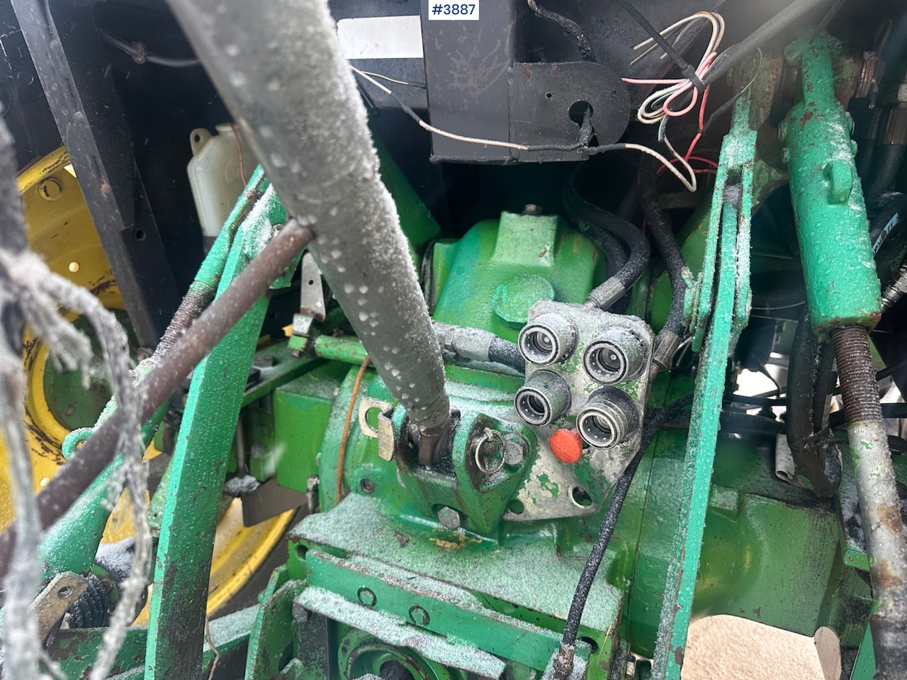 Leasing de  1987 John Deere Power Synchron 2450 4x4 w/ Quicke 4300 front loader, snow blower and gravel bucket. WATCH VIDEO. 1987 John Deere Power Synchron 2450 4x4 w/ Quicke 4300 front loader, snow blower and gravel bucket. WATCH VIDEO.: foto 21