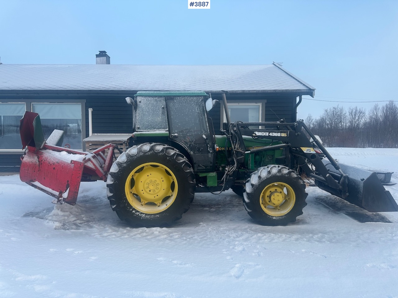 1987 John Deere Power Synchron 2450 4x4 w/ Quicke 4300 front loader, snow blower and gravel bucket. WATCH VIDEO. - Trator: foto 2 1987 John Deere Power Synchron 2450 4x4 w/ Quicke 4300 front loader, snow blower and gravel bucket. WATCH VIDEO. - Trator: foto 2