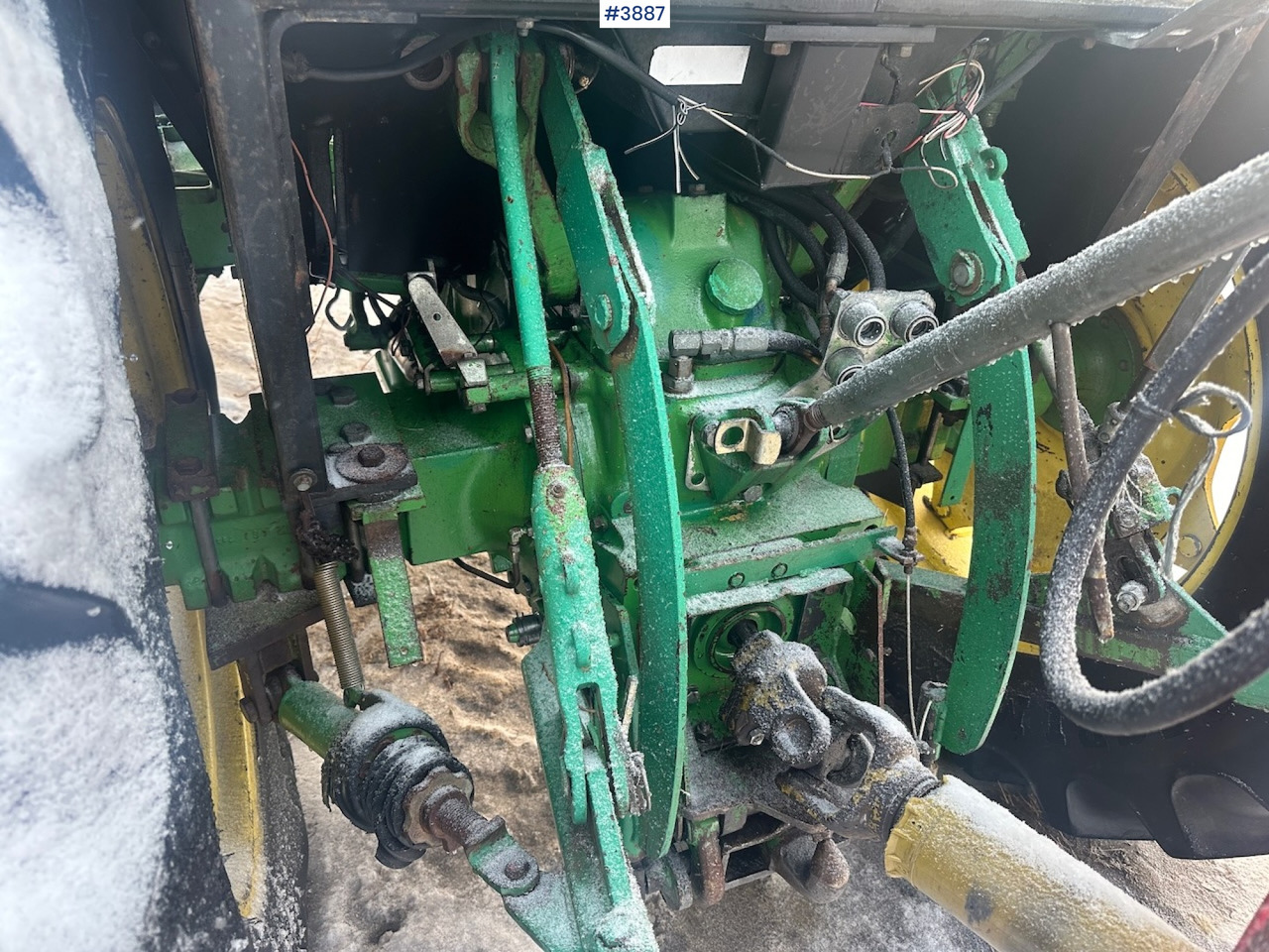 Leasing de  1987 John Deere Power Synchron 2450 4x4 w/ Quicke 4300 front loader, snow blower and gravel bucket. WATCH VIDEO. 1987 John Deere Power Synchron 2450 4x4 w/ Quicke 4300 front loader, snow blower and gravel bucket. WATCH VIDEO.: foto 25