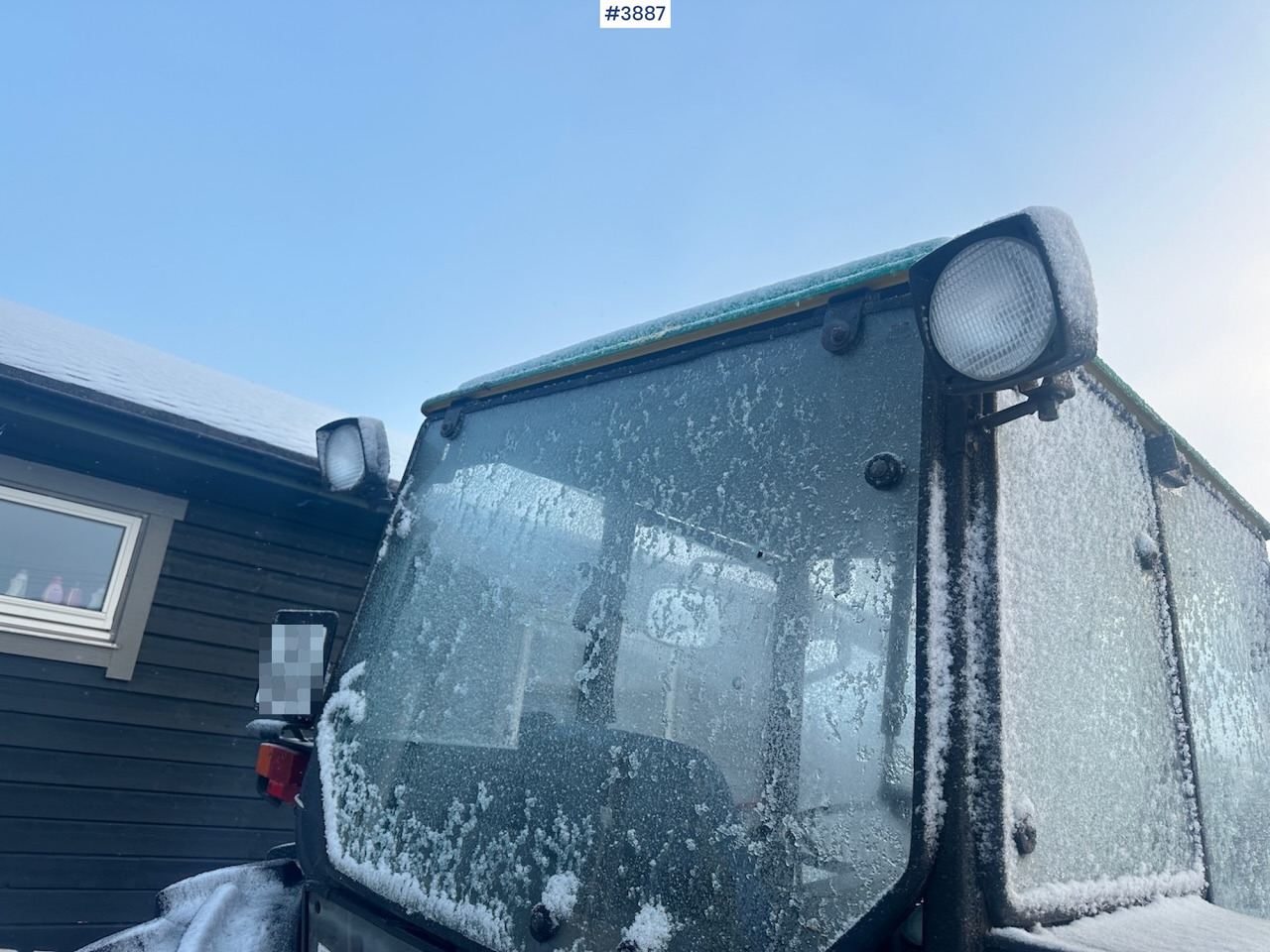 Leasing de  1987 John Deere Power Synchron 2450 4x4 w/ Quicke 4300 front loader, snow blower and gravel bucket. WATCH VIDEO. 1987 John Deere Power Synchron 2450 4x4 w/ Quicke 4300 front loader, snow blower and gravel bucket. WATCH VIDEO.: foto 24