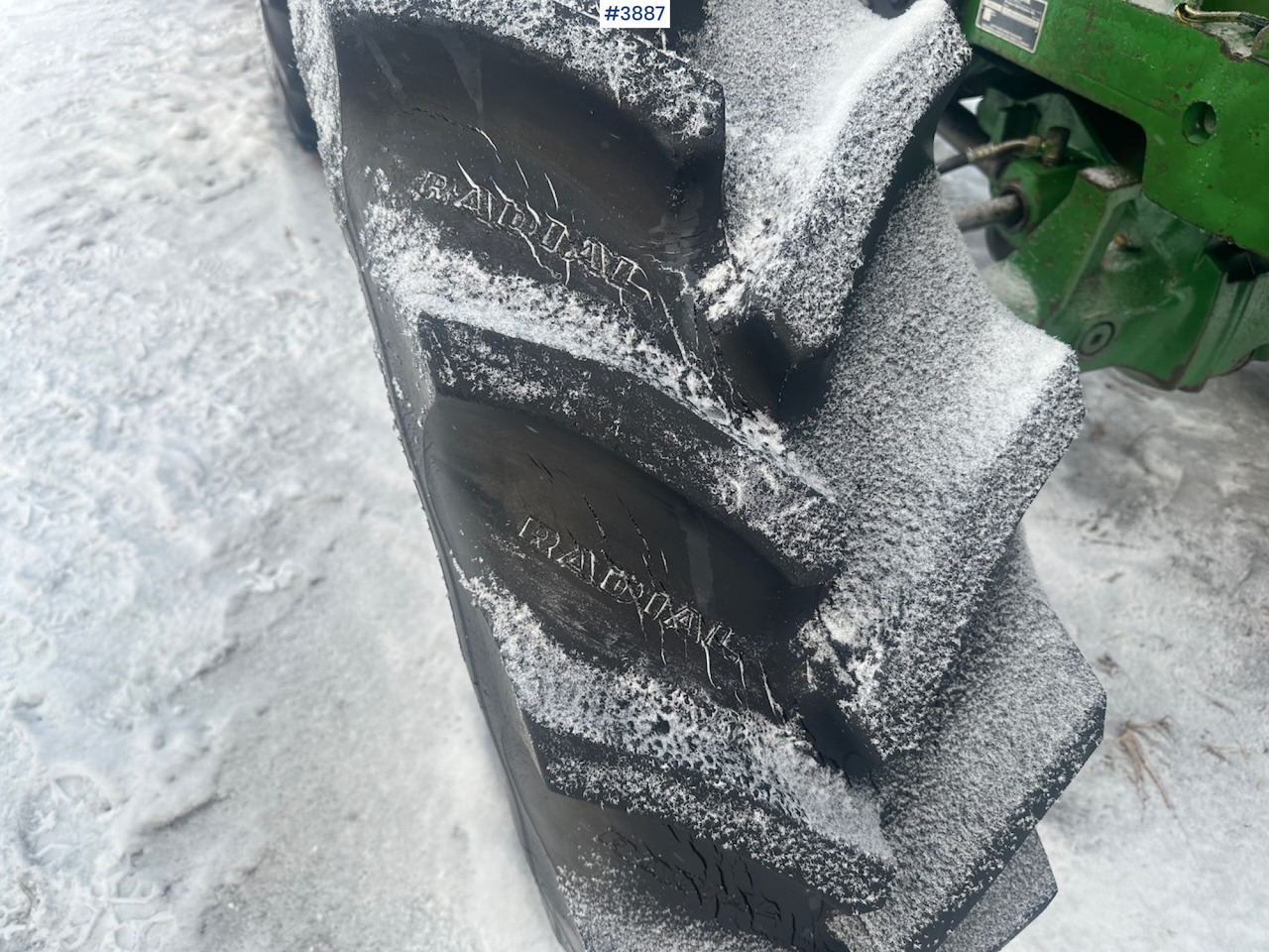 Leasing de  1987 John Deere Power Synchron 2450 4x4 w/ Quicke 4300 front loader, snow blower and gravel bucket. WATCH VIDEO. 1987 John Deere Power Synchron 2450 4x4 w/ Quicke 4300 front loader, snow blower and gravel bucket. WATCH VIDEO.: foto 47