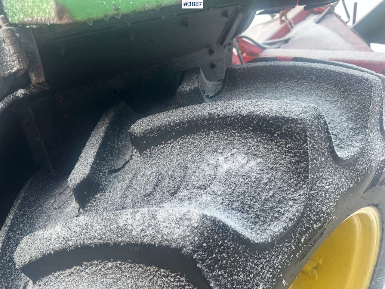 Leasing de  1987 John Deere Power Synchron 2450 4x4 w/ Quicke 4300 front loader, snow blower and gravel bucket. WATCH VIDEO. 1987 John Deere Power Synchron 2450 4x4 w/ Quicke 4300 front loader, snow blower and gravel bucket. WATCH VIDEO.: foto 9
