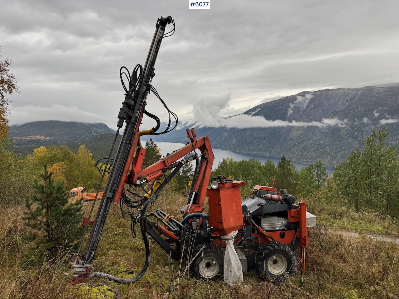 1997 Tamrock Commando 300 - Máquina de perfuração: foto 1 1997 Tamrock Commando 300 - Máquina de perfuração: foto 1