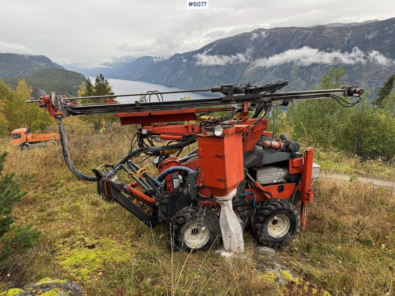 1997 Tamrock Commando 300 - Máquina de perfuração: foto 3 1997 Tamrock Commando 300 - Máquina de perfuração: foto 3