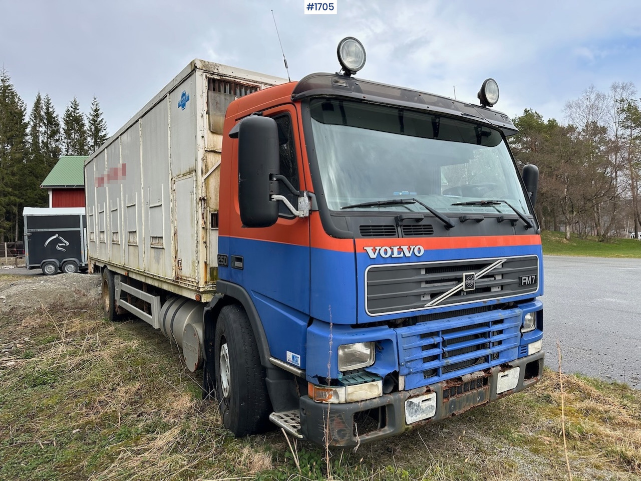 2000 Volvo 250 4x2 reparasjonsobjekt - Camião furgão: foto 1 2000 Volvo 250 4x2 reparasjonsobjekt - Camião furgão: foto 1