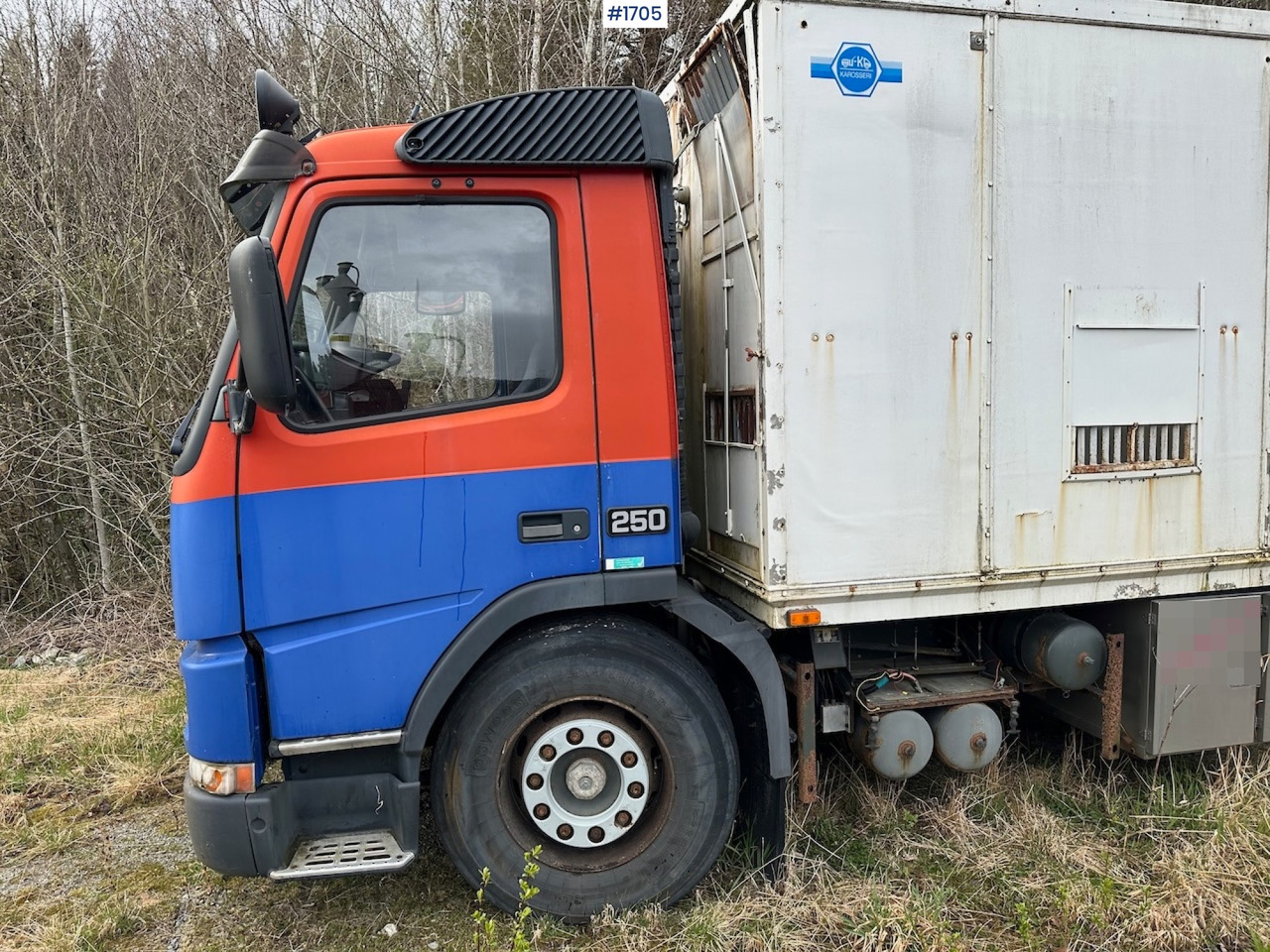 2000 Volvo 250 4x2 reparasjonsobjekt - Camião furgão: foto 4 2000 Volvo 250 4x2 reparasjonsobjekt - Camião furgão: foto 4