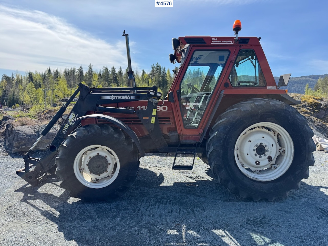 2002 Fiat 110-90 DT w/front loader. 1590 hours! - Trator: foto 1 2002 Fiat 110-90 DT w/front loader. 1590 hours! - Trator: foto 1