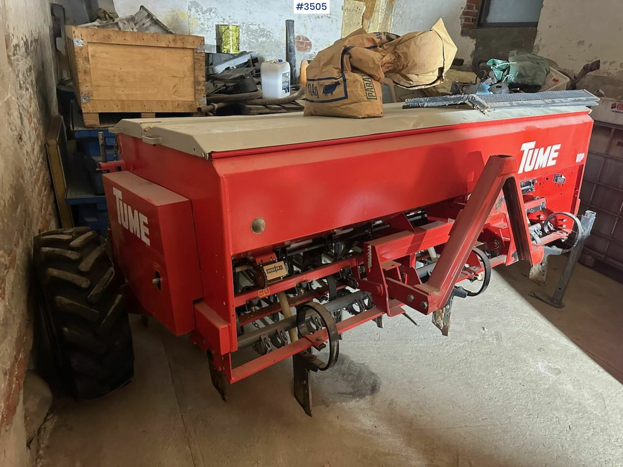 2002 Tume KL 2500 seeder - Máquina para produção de feno: foto 1 2002 Tume KL 2500 seeder - Máquina para produção de feno: foto 1