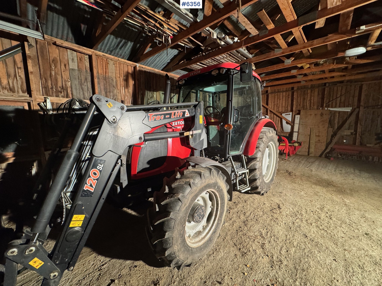 2008 Zetor 8541 Proxima Plus with loader, pallet forks, and snow bucket. Only 1,452 hours! - Trator: foto 1 2008 Zetor 8541 Proxima Plus with loader, pallet forks, and snow bucket. Only 1,452 hours! - Trator: foto 1