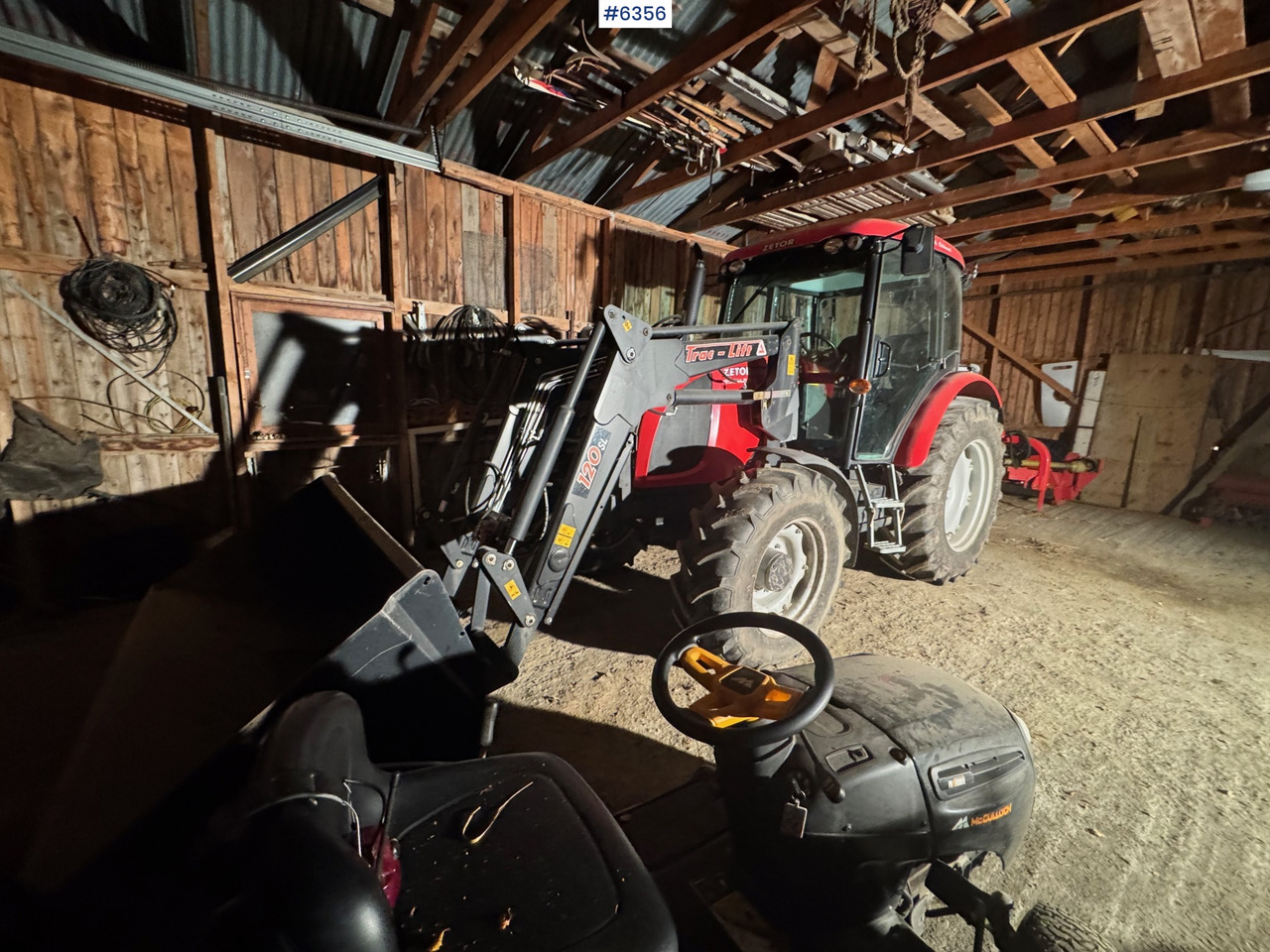 2008 Zetor 8541 Proxima Plus with loader, pallet forks, and snow bucket. Only 1,452 hours! - Trator: foto 2 2008 Zetor 8541 Proxima Plus with loader, pallet forks, and snow bucket. Only 1,452 hours! - Trator: foto 2