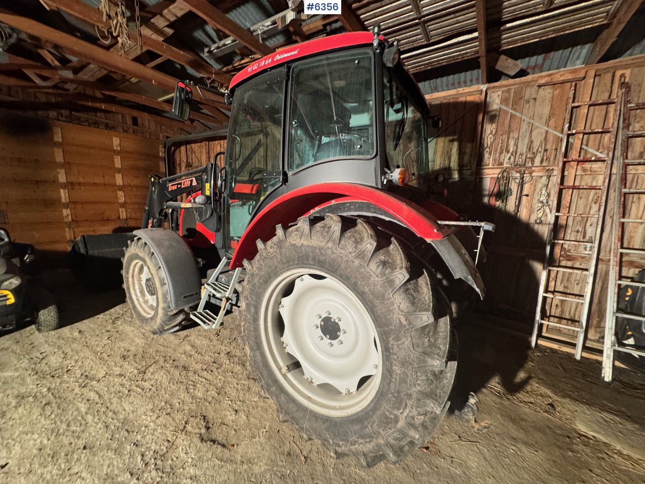 2008 Zetor 8541 Proxima Plus with loader, pallet forks, and snow bucket. Only 1,452 hours! - Trator: foto 5 2008 Zetor 8541 Proxima Plus with loader, pallet forks, and snow bucket. Only 1,452 hours! - Trator: foto 5