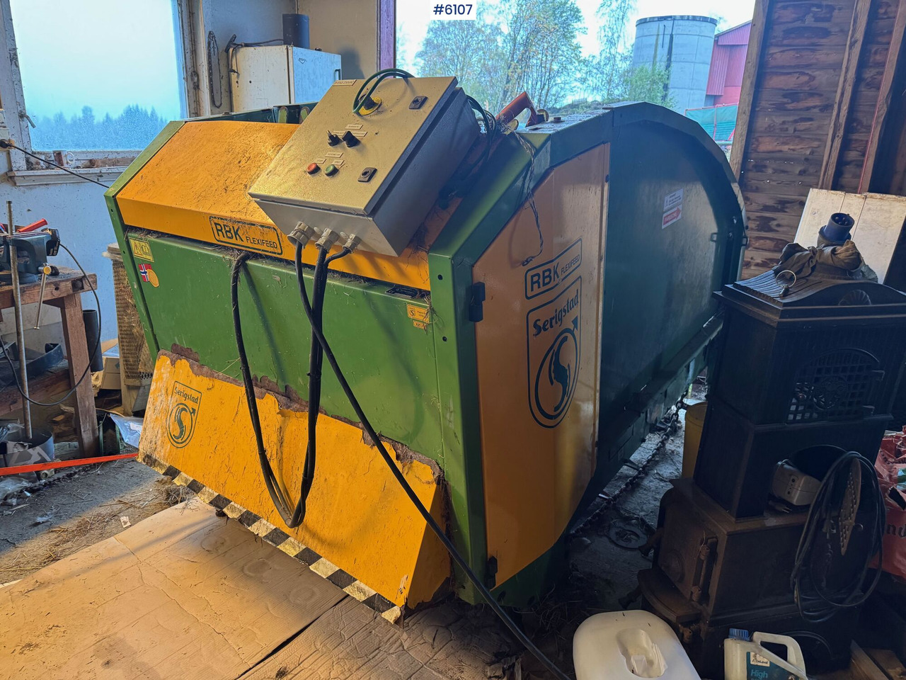 2009 Serigstad RBK Flexifeed round bale cutter - Máquina para produção de feno: foto 1 2009 Serigstad RBK Flexifeed round bale cutter - Máquina para produção de feno: foto 1