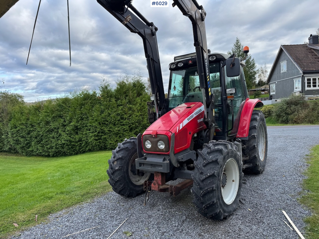 2010 Massey Ferguson 5445 with Front Loader - Trator: foto 2 2010 Massey Ferguson 5445 with Front Loader - Trator: foto 2