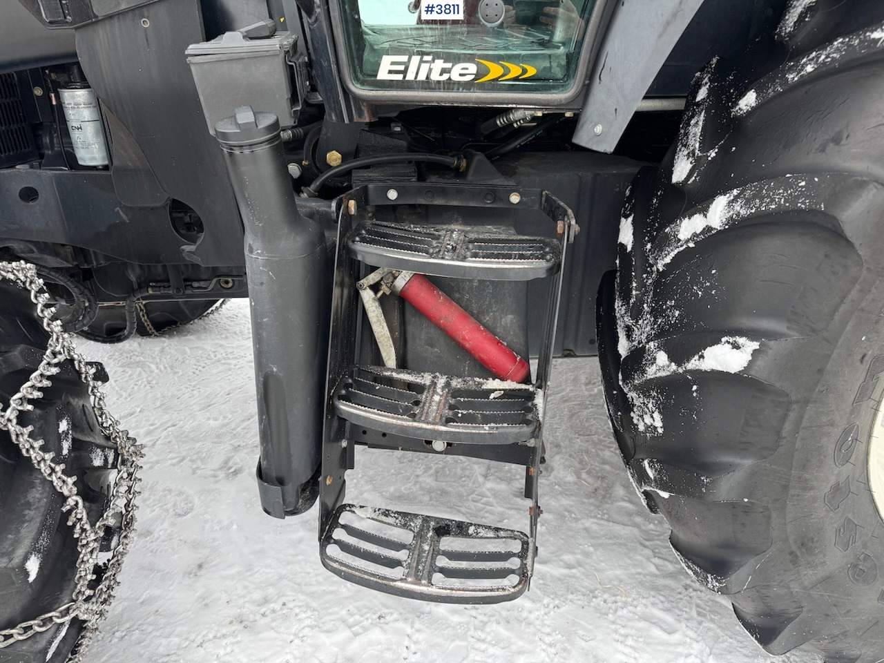 2010 New Holland T6020 Elite w/front loader - Trator: foto 4 2010 New Holland T6020 Elite w/front loader - Trator: foto 4