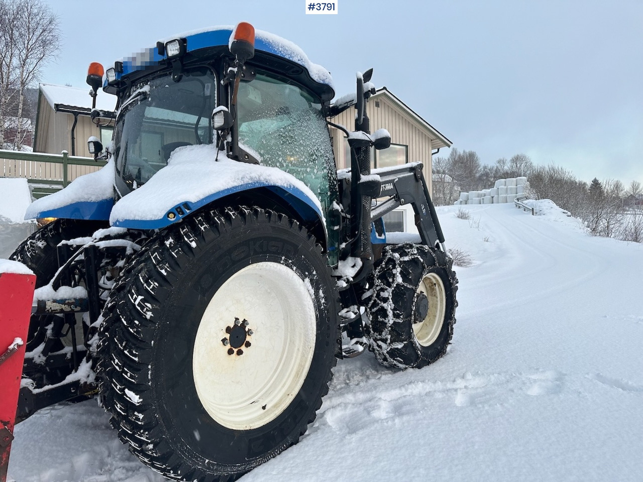 2010 New Holland T6040 4x4 plow rigged tractor w/ Trima +3.0p front loader, brand new chains, snow bucket and Westbjørn snow blower. WATCH VIDEO. - Trator: foto 4 2010 New Holland T6040 4x4 plow rigged tractor w/ Trima +3.0p front loader, brand new chains, snow bucket and Westbjørn snow blower. WATCH VIDEO. - Trator: foto 4