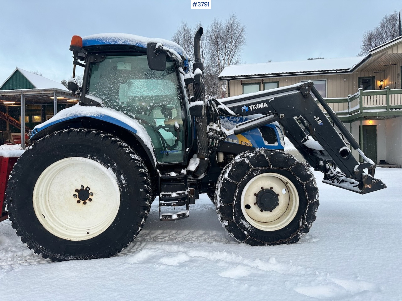 2010 New Holland T6040 4x4 plow rigged tractor w/ Trima +3.0p front loader, brand new chains, snow bucket and Westbjørn snow blower. WATCH VIDEO. - Trator: foto 3 2010 New Holland T6040 4x4 plow rigged tractor w/ Trima +3.0p front loader, brand new chains, snow bucket and Westbjørn snow blower. WATCH VIDEO. - Trator: foto 3