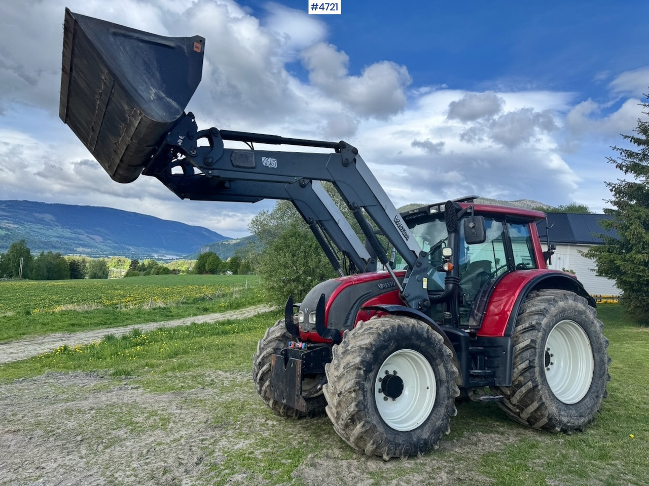 2010 Valtra N142 equipped for snow clearing with front loader - Trator: foto 1 2010 Valtra N142 equipped for snow clearing with front loader - Trator: foto 1