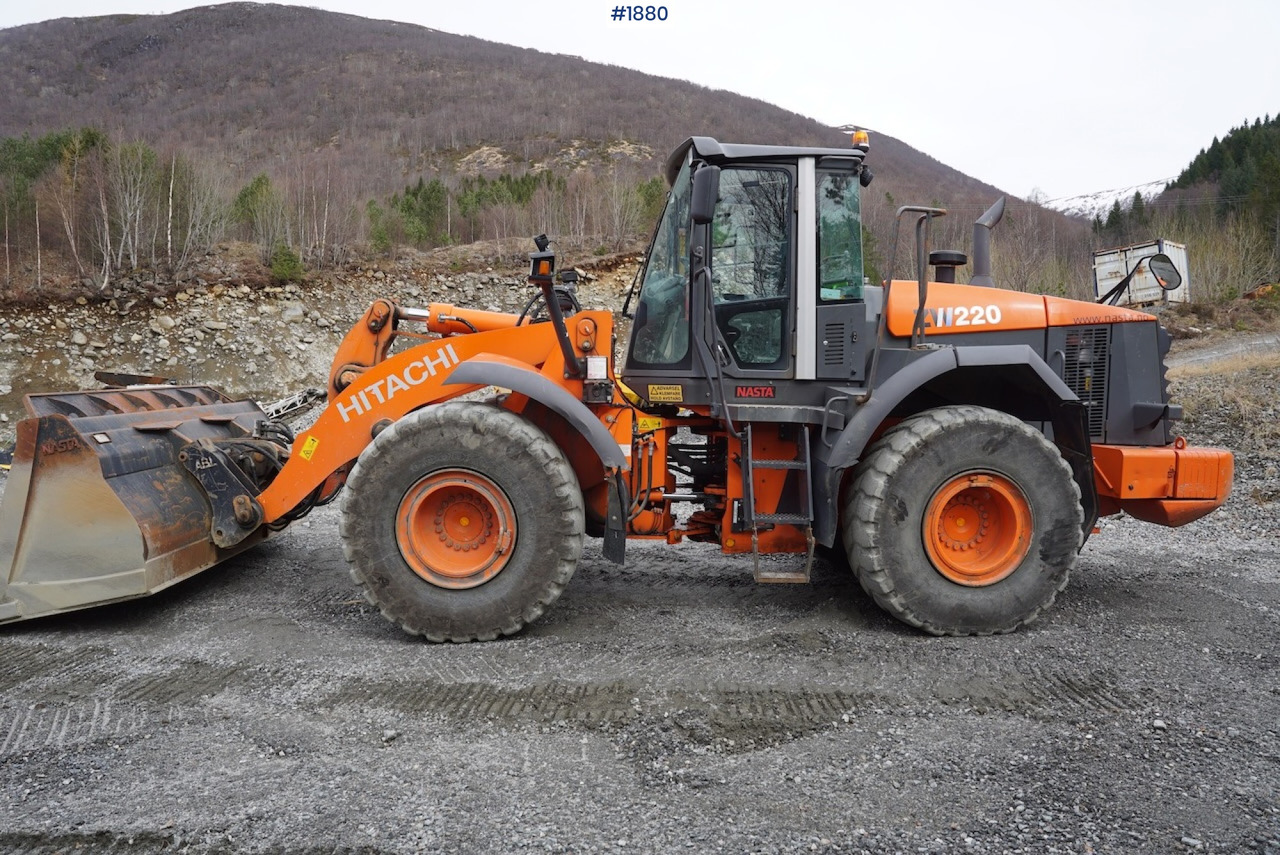 2012 Hitachi ZW220 - Pá carregadora de rodas: foto 1 2012 Hitachi ZW220 - Pá carregadora de rodas: foto 1