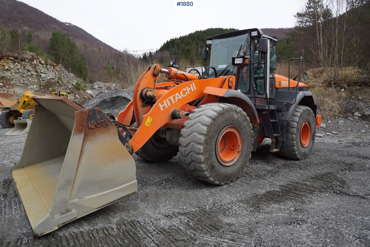 2012 Hitachi ZW220 - Pá carregadora de rodas: foto 2 2012 Hitachi ZW220 - Pá carregadora de rodas: foto 2