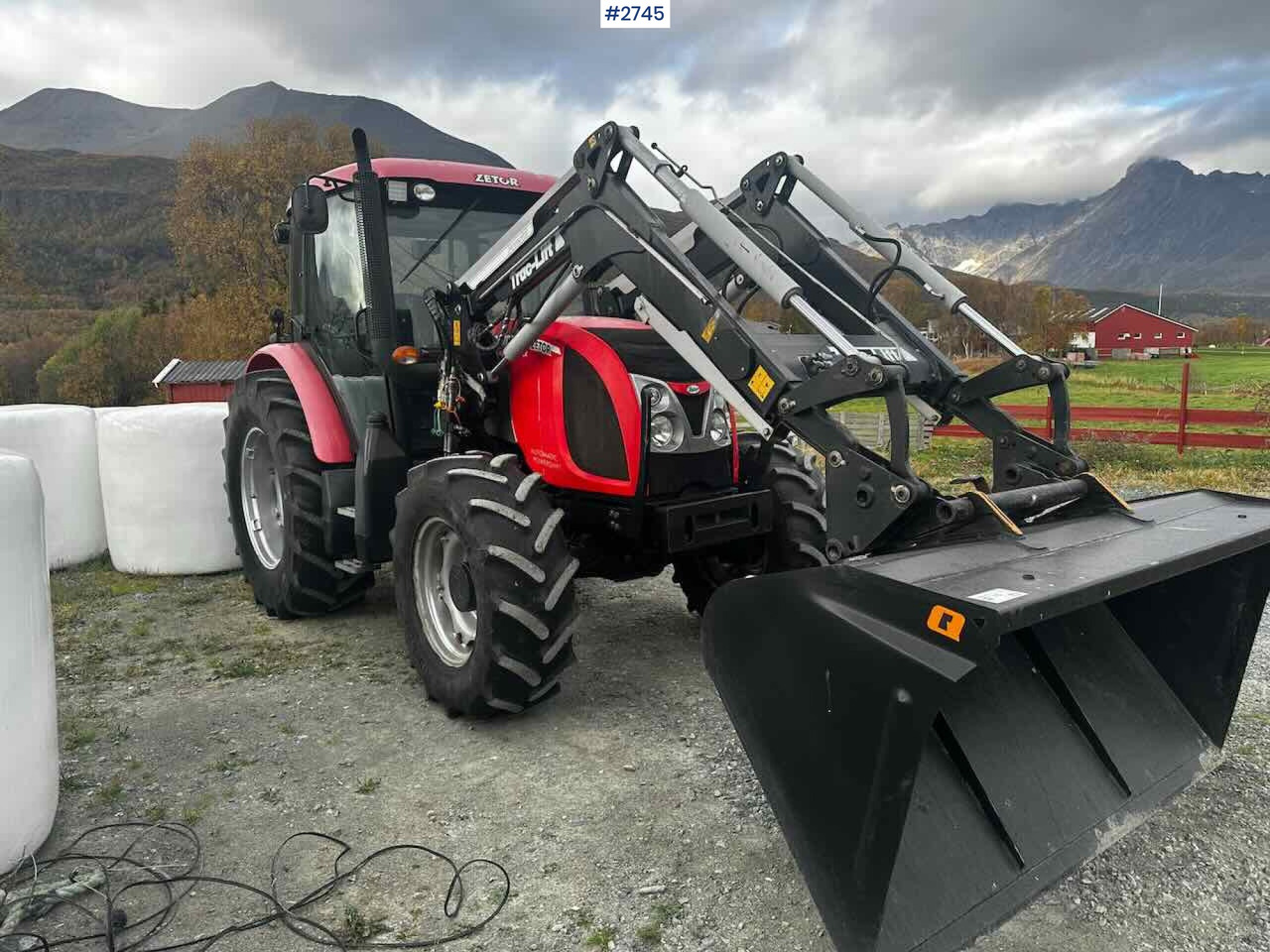 2012 ZETOR PROXIMA POWER 90 w/ Trac-lift Front loader and Bucket - Trator: foto 1 2012 ZETOR PROXIMA POWER 90 w/ Trac-lift Front loader and Bucket - Trator: foto 1