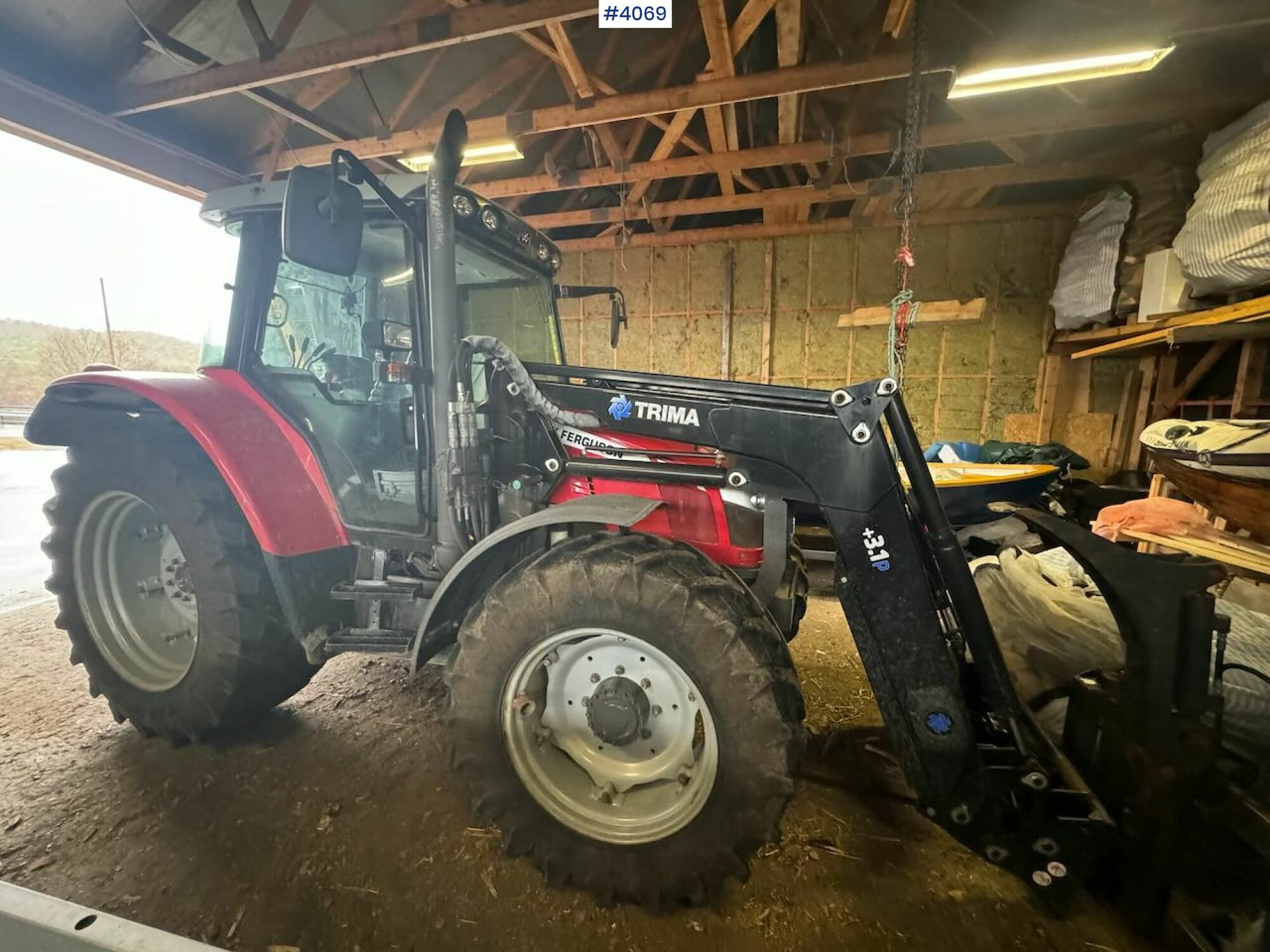 2013 Massey Ferguson 5455 w/ front loader, 2 buckets, pallet forks and blades. 1020 hours! - Trator: foto 1 2013 Massey Ferguson 5455 w/ front loader, 2 buckets, pallet forks and blades. 1020 hours! - Trator: foto 1