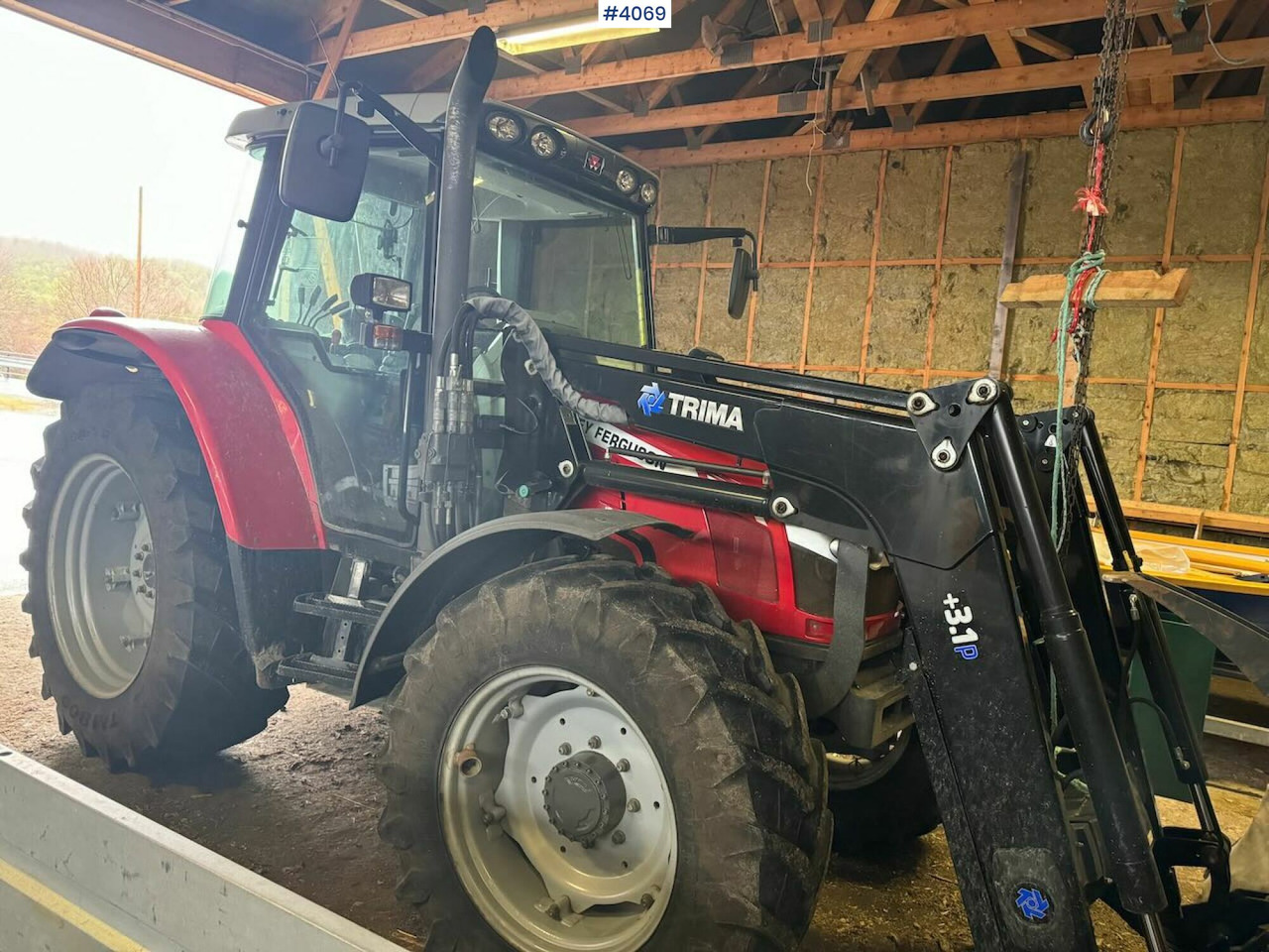 2013 Massey Ferguson 5455 w/ front loader, 2 buckets, pallet forks and blades. 1020 hours! - Trator: foto 2 2013 Massey Ferguson 5455 w/ front loader, 2 buckets, pallet forks and blades. 1020 hours! - Trator: foto 2
