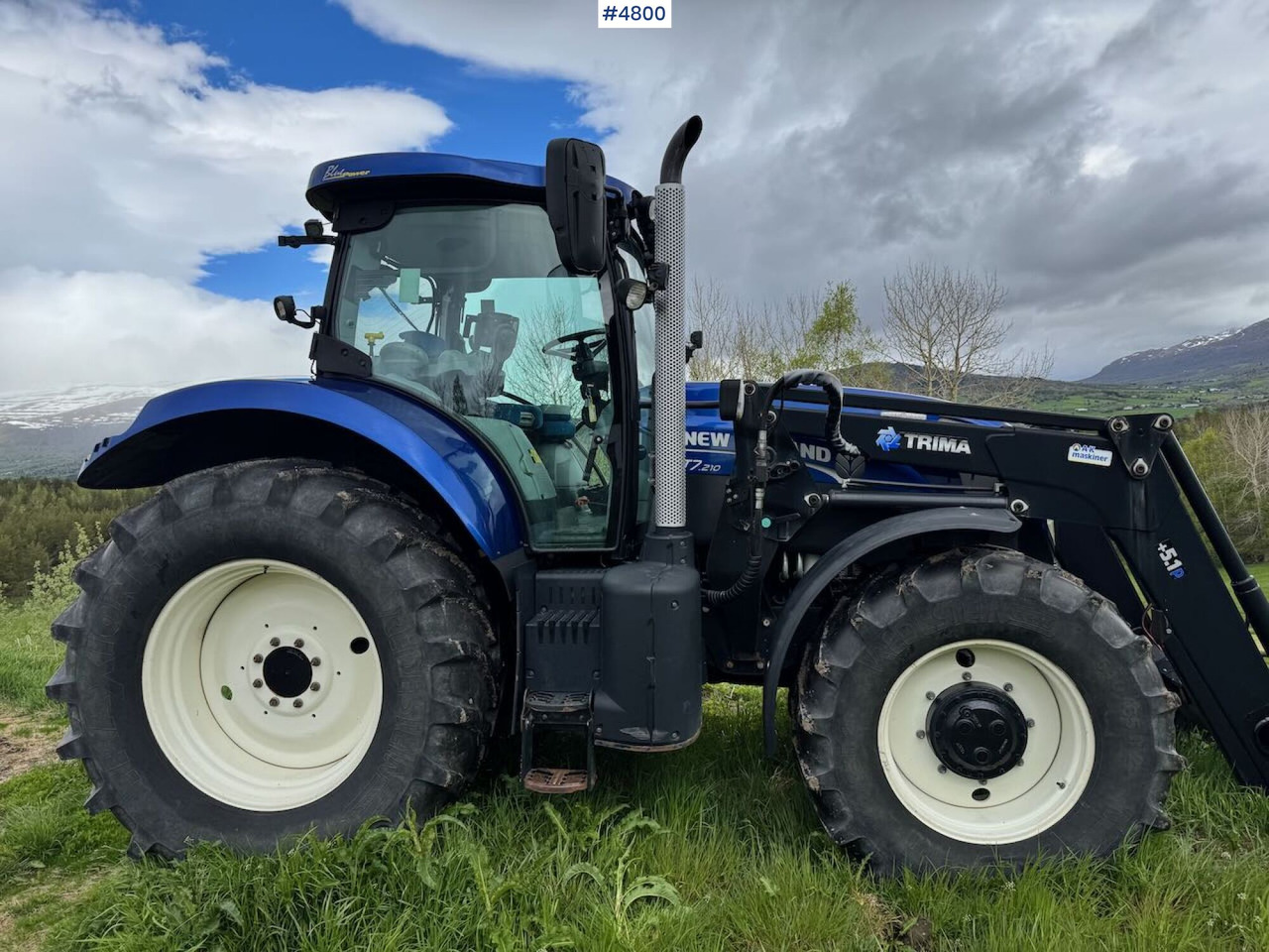 2013 New Holland T7.210 AC Blue Power m/ Frontlaster - Trator: foto 2 2013 New Holland T7.210 AC Blue Power m/ Frontlaster - Trator: foto 2