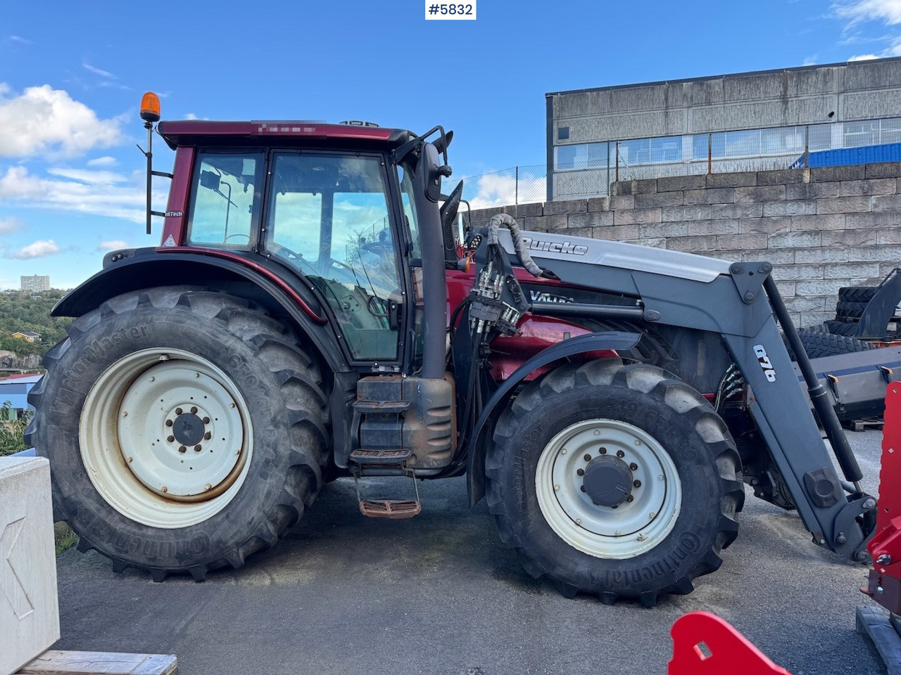 2014 Valtra T193 H w/ front loader and plow plate. - Trator: foto 1 2014 Valtra T193 H w/ front loader and plow plate. - Trator: foto 1