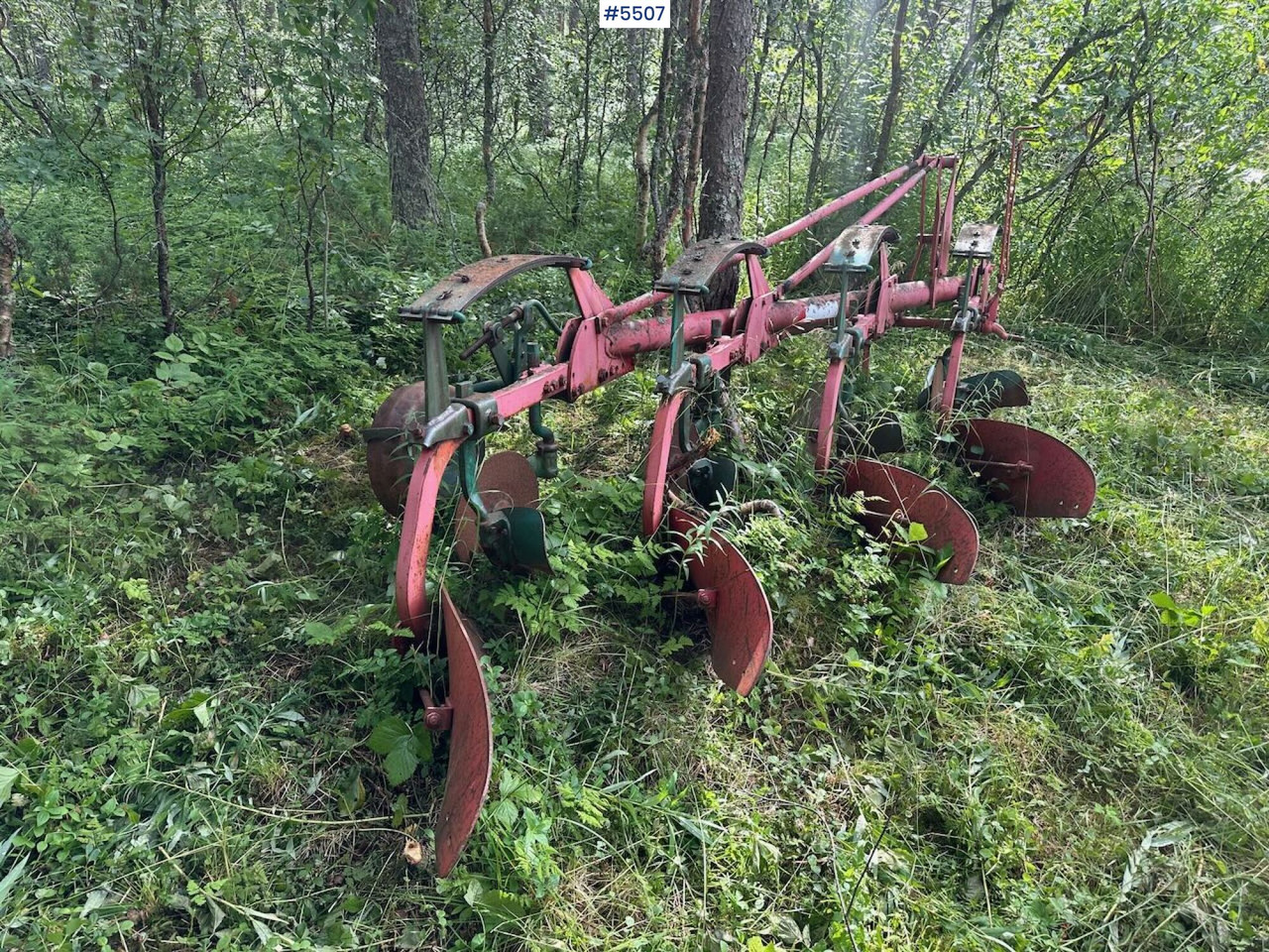 4-furrow conventional plow - Maquina para lavrar a terra: foto 3 4-furrow conventional plow - Maquina para lavrar a terra: foto 3