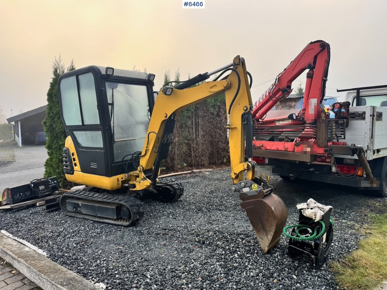 Approx. 2004 CAT 301.8 Mini excavator w/ 4 buckets and grapple. - Mini escavadeira: foto 1 Approx. 2004 CAT 301.8 Mini excavator w/ 4 buckets and grapple. - Mini escavadeira: foto 1