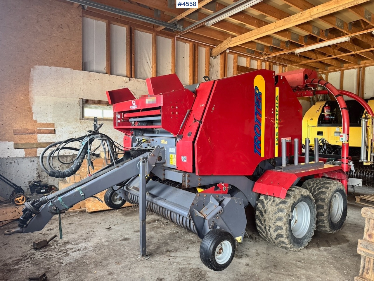 Approx. 2010 FeraBoli Omnia 125 Round Baler - Máquina para produção de feno: foto 2 Approx. 2010 FeraBoli Omnia 125 Round Baler - Máquina para produção de feno: foto 2