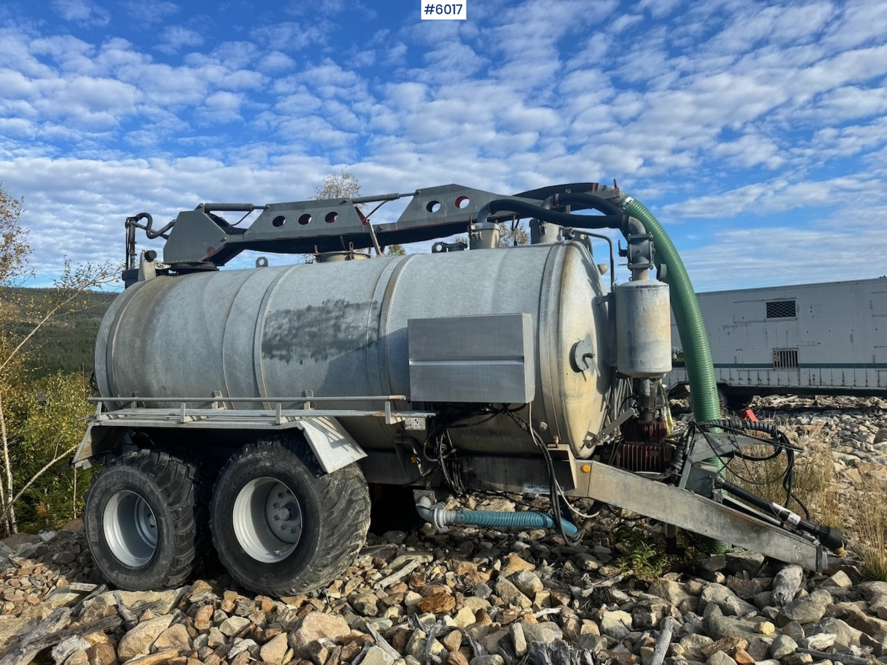 Caveco vacuum wagon with loading robot - Reboque tanque: foto 1 Caveco vacuum wagon with loading robot - Reboque tanque: foto 1
