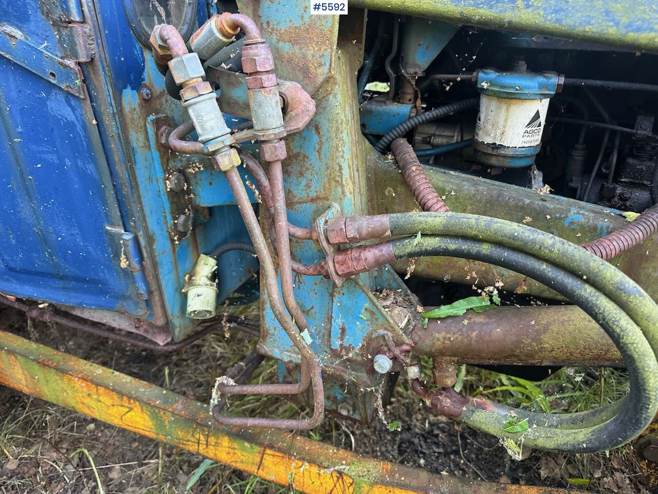 Circa 1974 Ford 4000 tractor w/ front loader and excavator. REP.OBJECT - Trator: foto 3 Circa 1974 Ford 4000 tractor w/ front loader and excavator. REP.OBJECT - Trator: foto 3