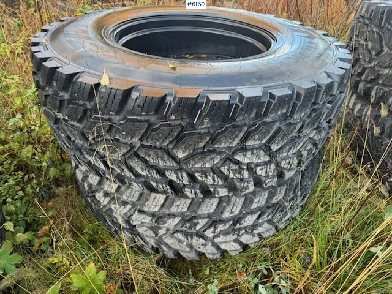Complete set of Nokian studded tires - Pneu por Máquina agrícola: foto 3 Complete set of Nokian studded tires - Pneu por Máquina agrícola: foto 3
