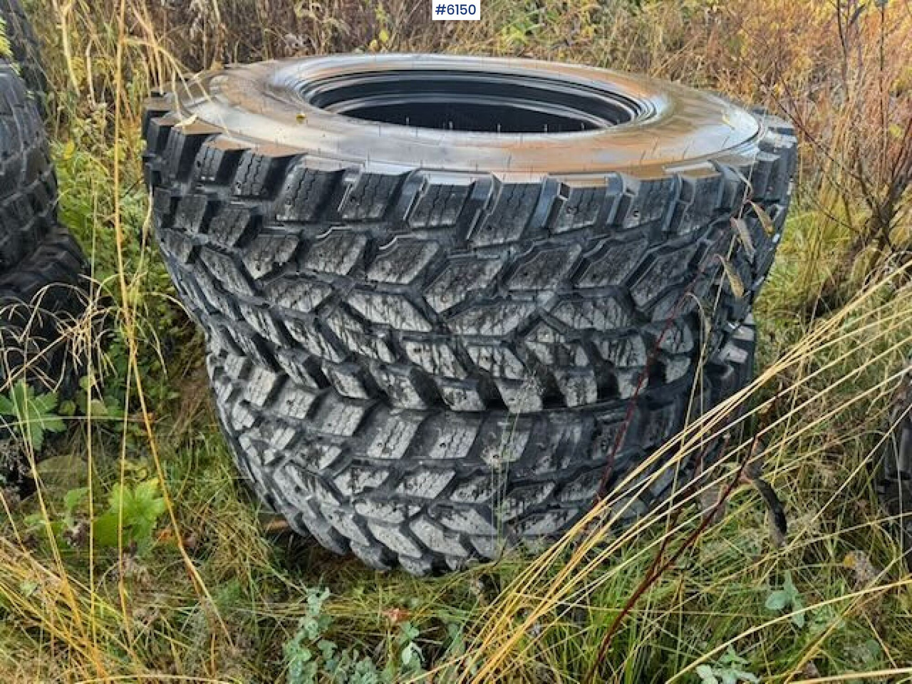 Complete set of Nokian studded tires - Pneu por Máquina agrícola: foto 2 Complete set of Nokian studded tires - Pneu por Máquina agrícola: foto 2