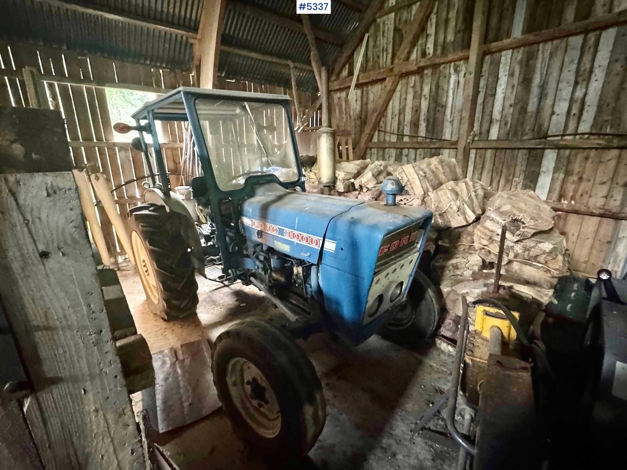 Ford 3000 traktor m/ skuffe - Trator: foto 1 Ford 3000 traktor m/ skuffe - Trator: foto 1