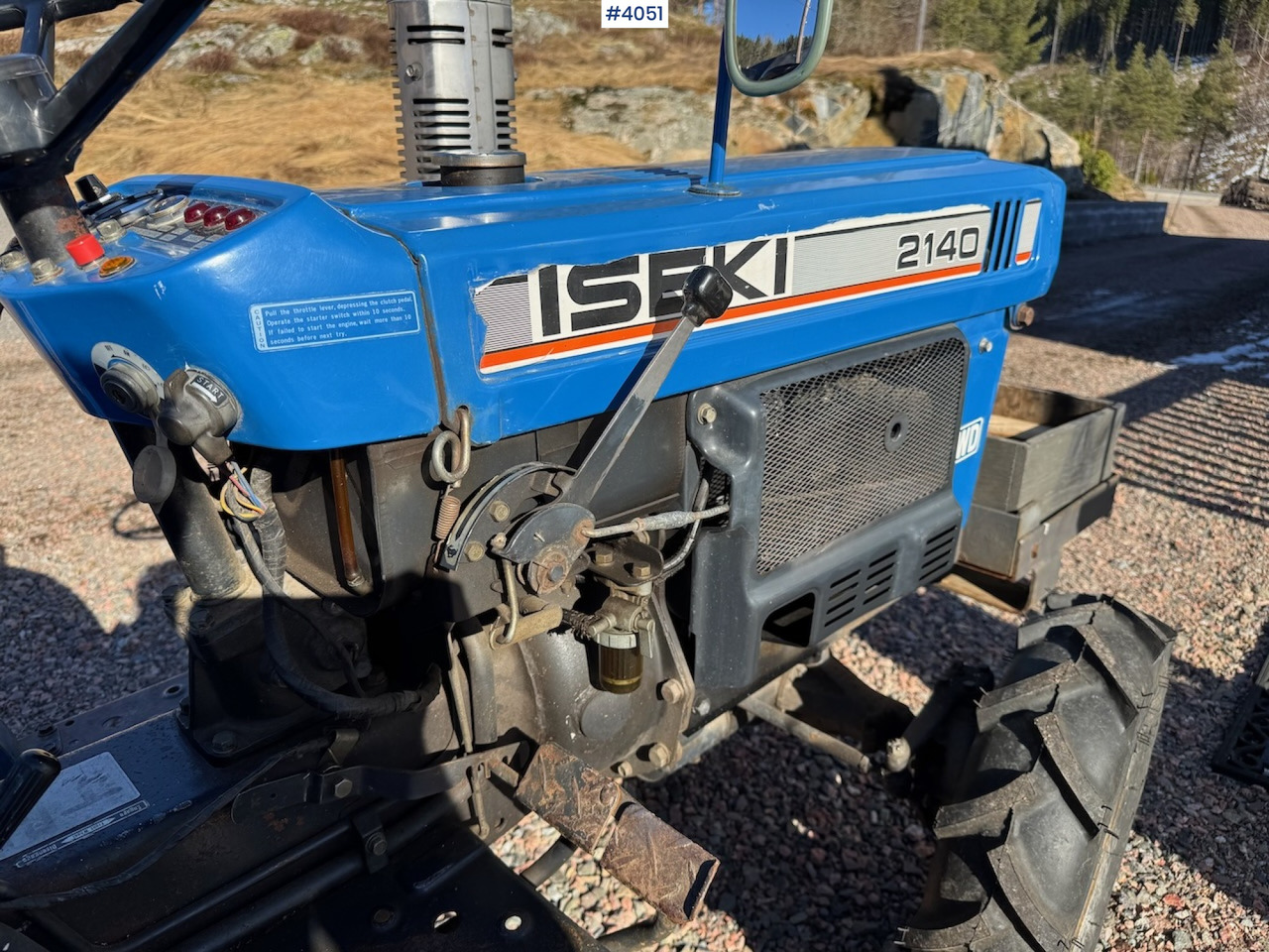 Trator Iseki 2140 w/bucket, tiller and wood splitter. Low hours!: foto 8