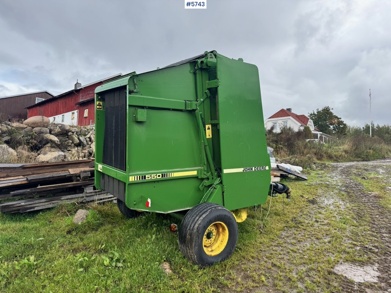John Deere 550 Round Baler. - Máquina para produção de feno: foto 1 John Deere 550 Round Baler. - Máquina para produção de feno: foto 1