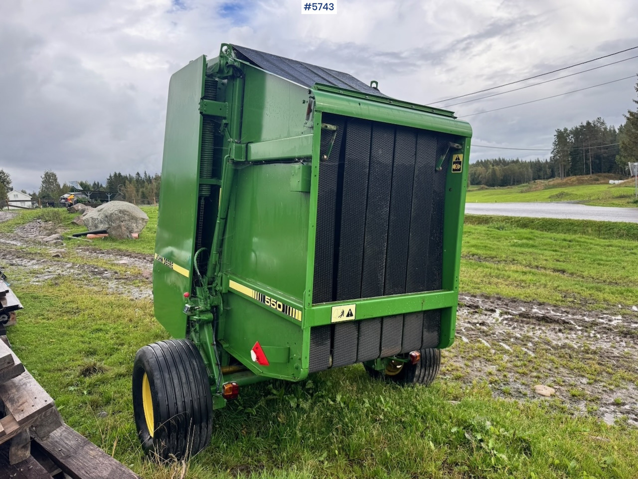 John Deere 550 Round Baler. - Máquina para produção de feno: foto 3 John Deere 550 Round Baler. - Máquina para produção de feno: foto 3